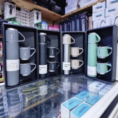طرموس مع 3أكواب لحفظ المشروبات الساخنة والباردة